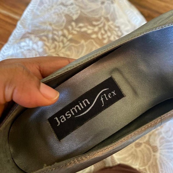 silver steel grey leather kitten heels with fur pom poms size 7 - Picture 4 of 5